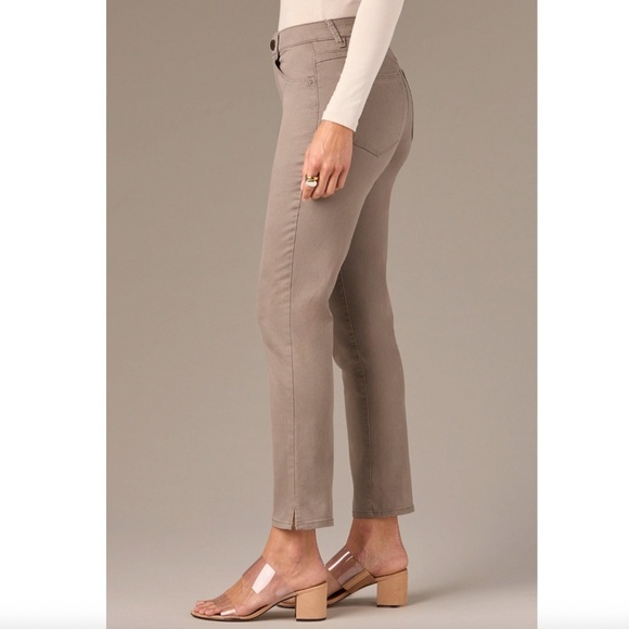 Wit & Wisdom Logan High Rise Elastic Waist Women's Jeans (10) - Picture 2 of 10